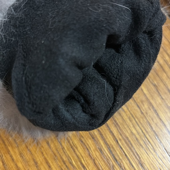 Gray Leather Gloves with Faux Fur Trim - Picture 2 of 3